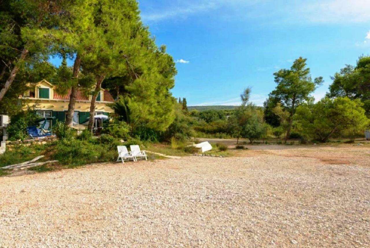 Deluxe Villa Sirena On The Beach With Pool Supetar Bagian luar foto