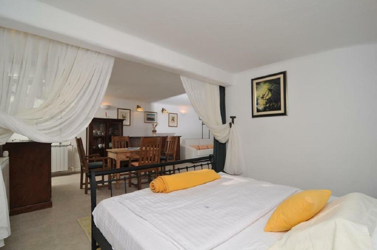 Deluxe Villa Sirena On The Beach With Pool Supetar Bagian luar foto