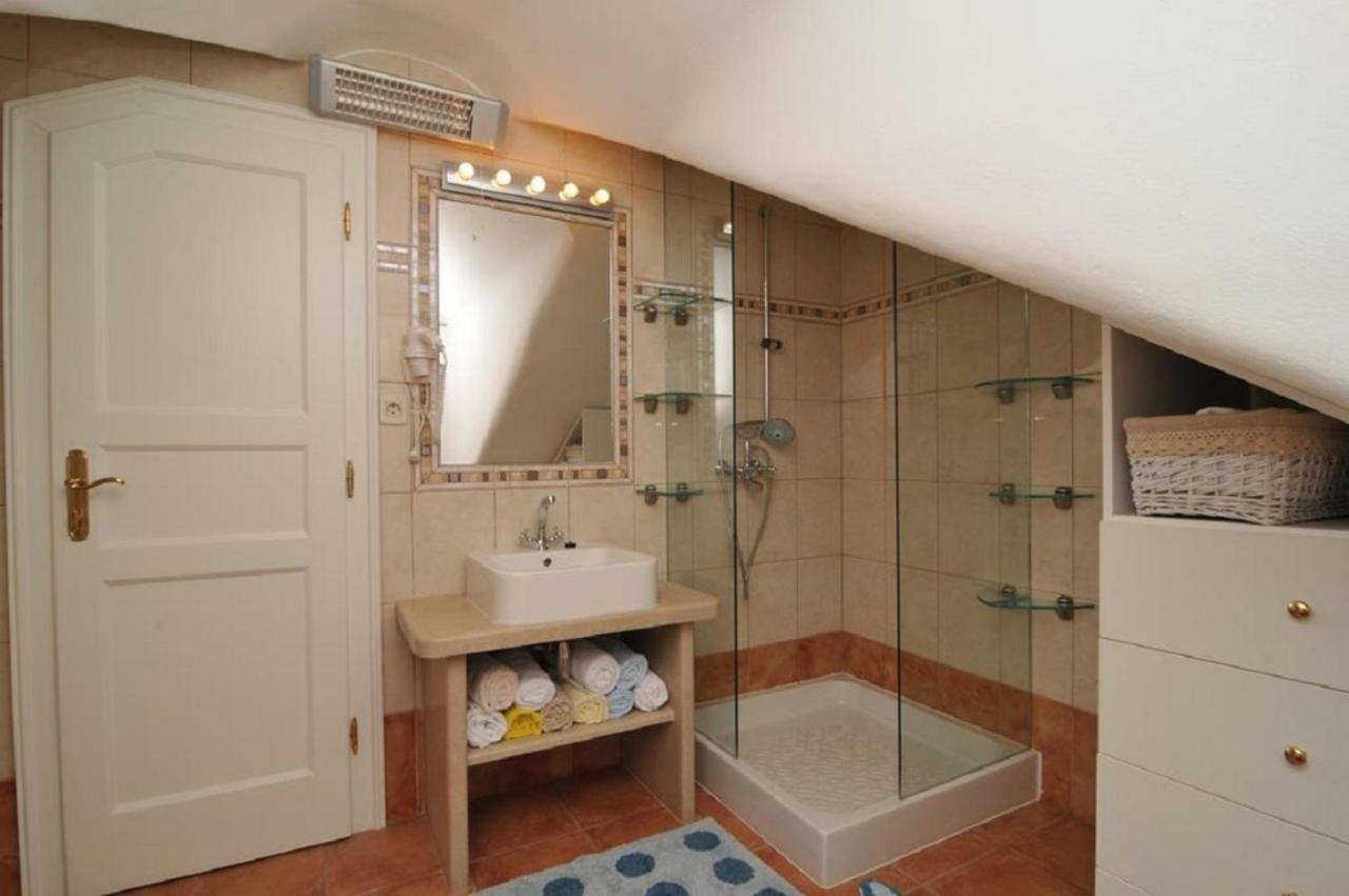 Deluxe Villa Sirena On The Beach With Pool Supetar Bagian luar foto