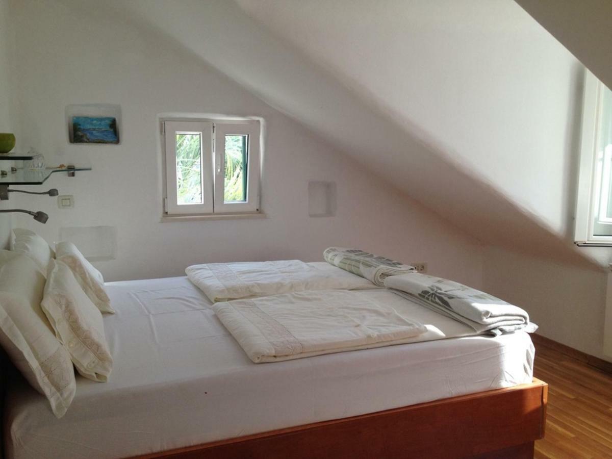 Deluxe Villa Sirena On The Beach With Pool Supetar Bagian luar foto