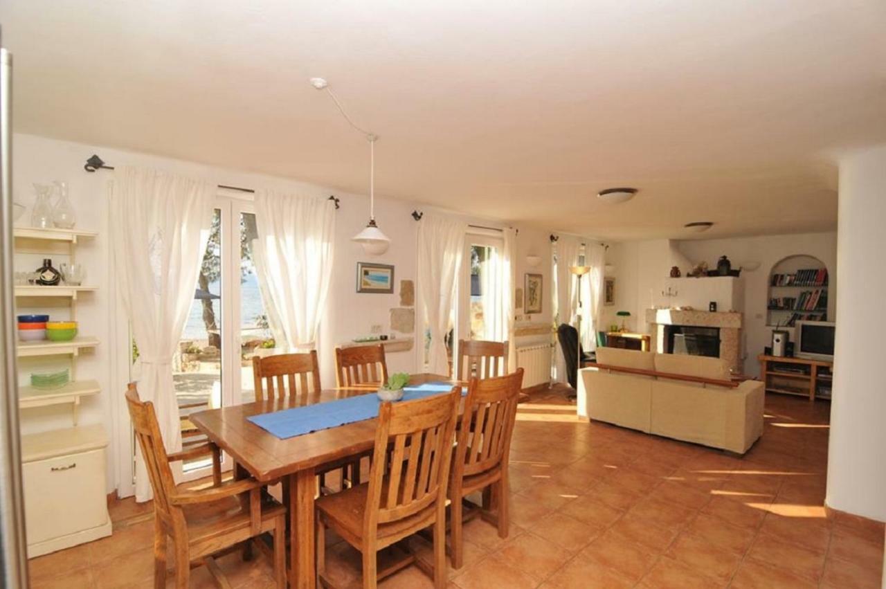 Deluxe Villa Sirena On The Beach With Pool Supetar Bagian luar foto