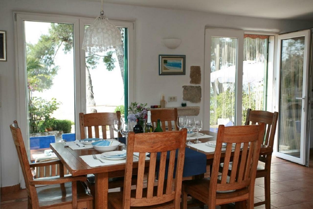 Deluxe Villa Sirena On The Beach With Pool Supetar Bagian luar foto
