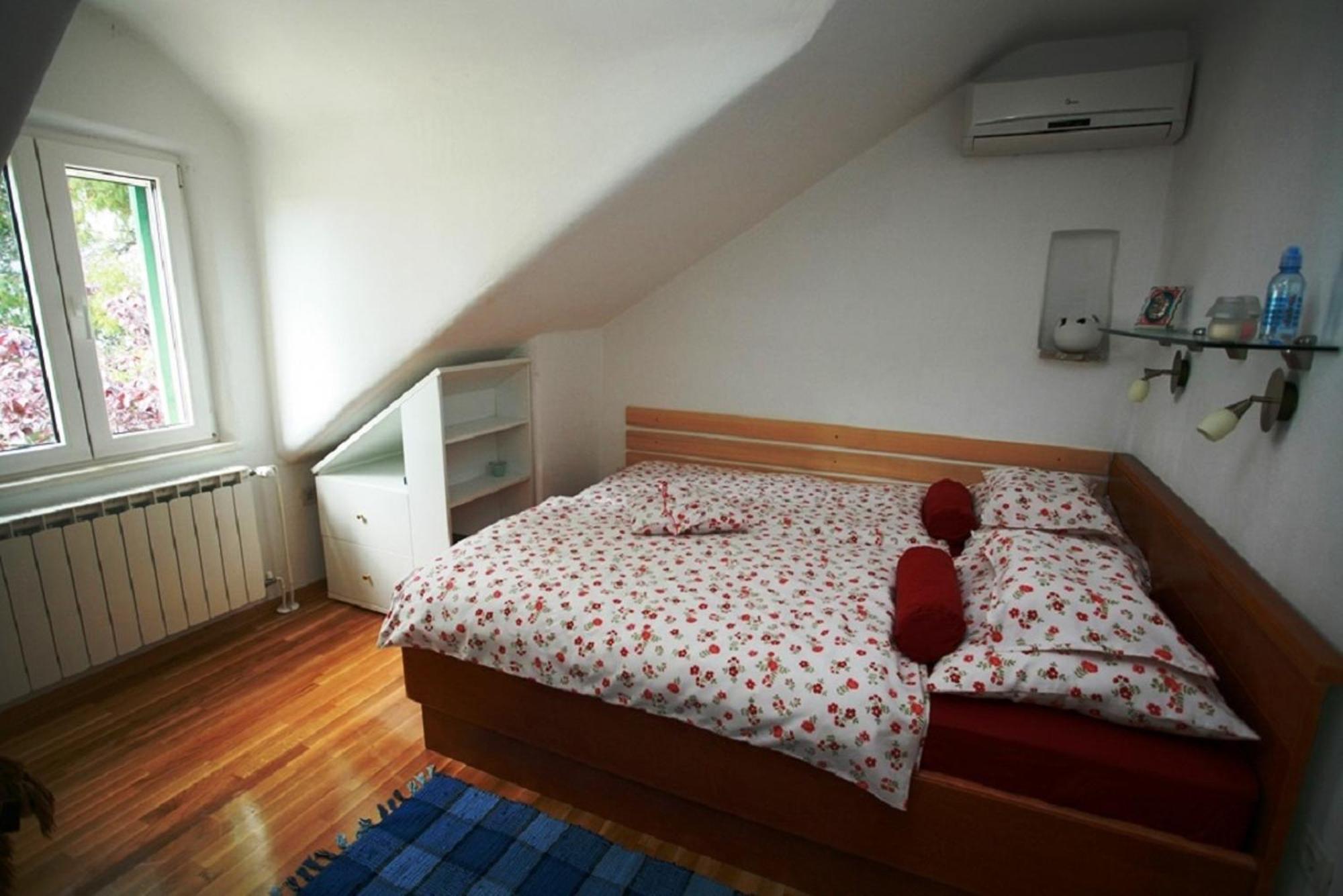 Deluxe Villa Sirena On The Beach With Pool Supetar Bagian luar foto