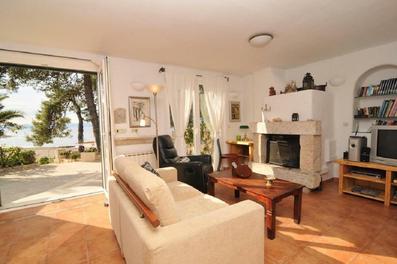 Deluxe Villa Sirena On The Beach With Pool Supetar Bagian luar foto