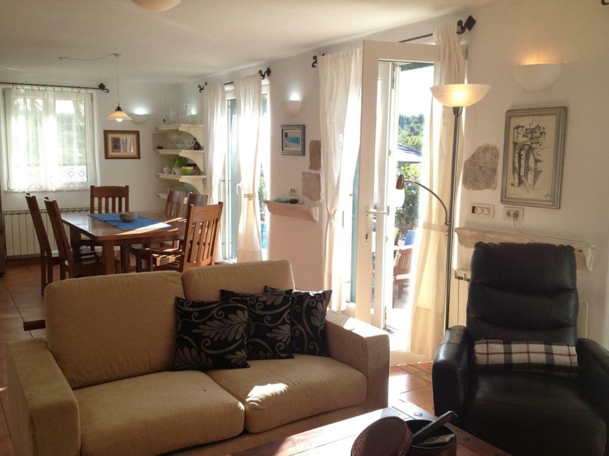 Deluxe Villa Sirena On The Beach With Pool Supetar Bagian luar foto