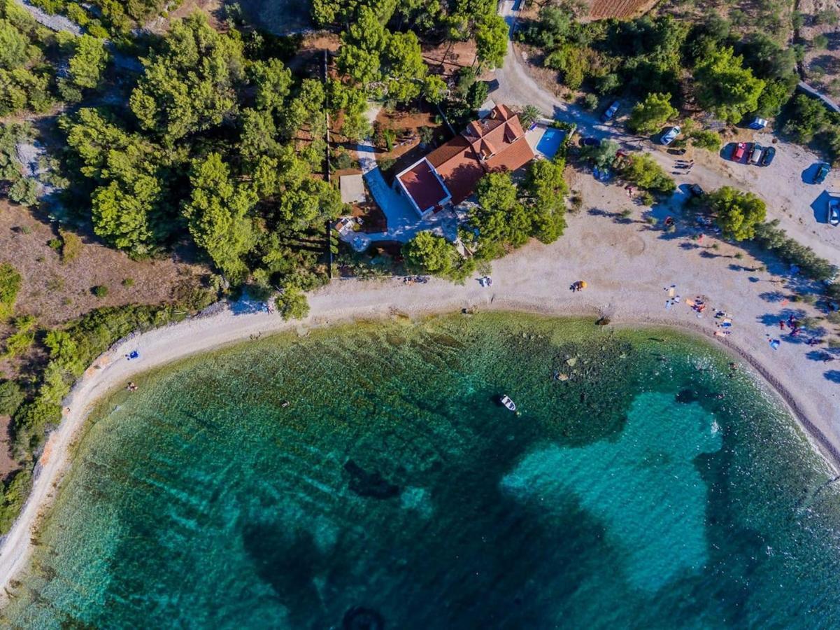Deluxe Villa Sirena On The Beach With Pool Supetar Bagian luar foto